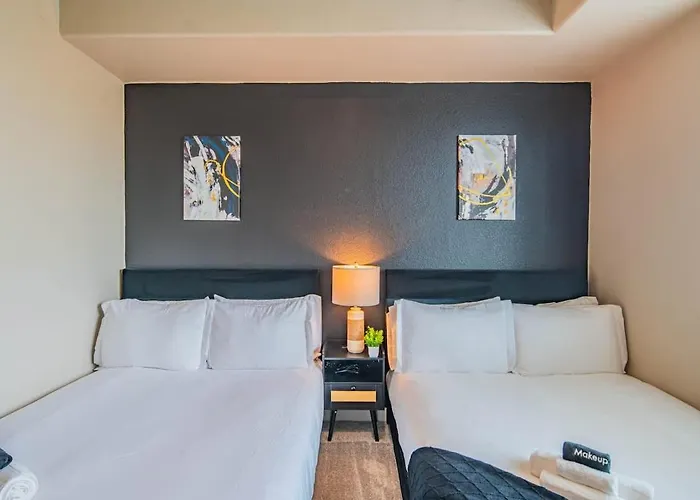 Trendy 2bd Gym Pool Parking Wd Sleeps 8
