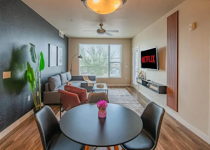Trendy 2bd Gym Pool Parking Wd Sleeps 8 *