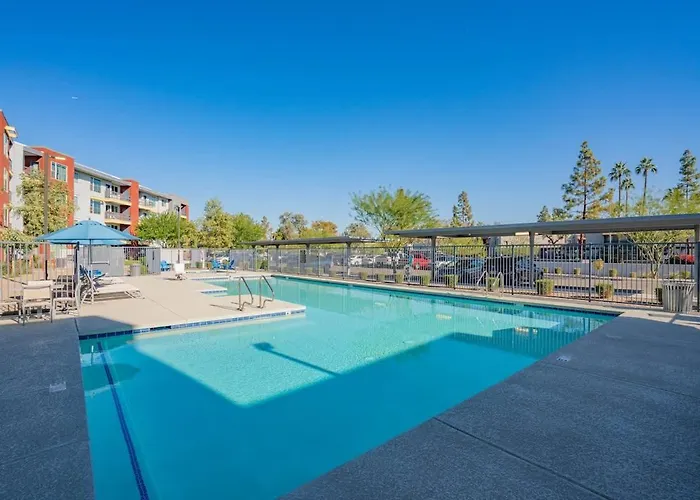 Apartment Trendy 2bd Gym Pool Parking Wd Sleeps 8 *