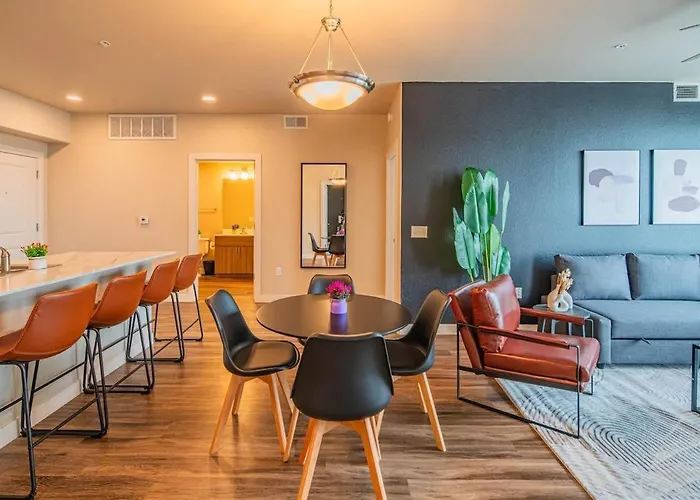 Trendy 2bd Gym Pool Parking Wd Sleeps 8 *