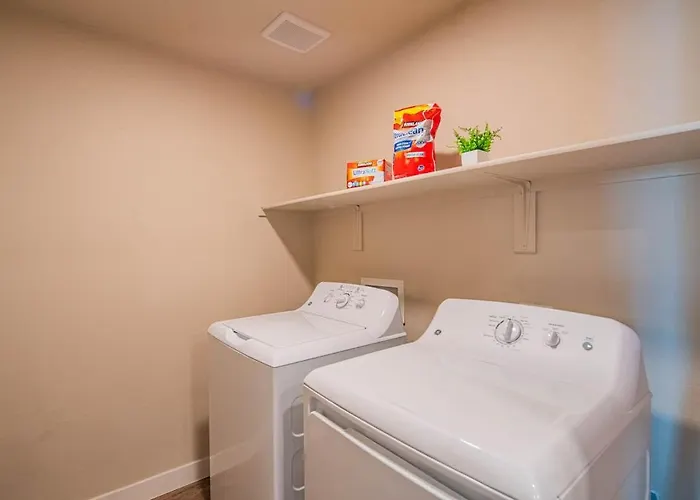Apartment Trendy 2bd Gym Pool Parking Wd Sleeps 8