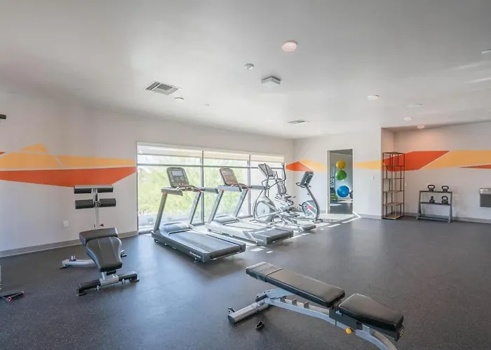 Apartment Trendy 2bd Gym Pool Parking Wd Sleeps 8