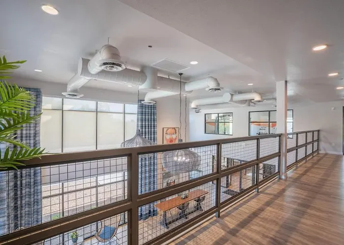 Apartment Trendy 2bd Gym Pool Parking Wd Sleeps 8 *