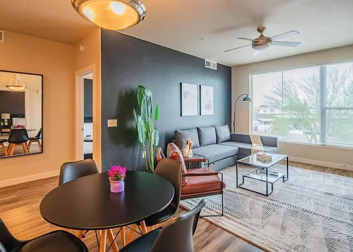 Trendy 2bd Gym Pool Parking Wd Sleeps 8 Apartment *