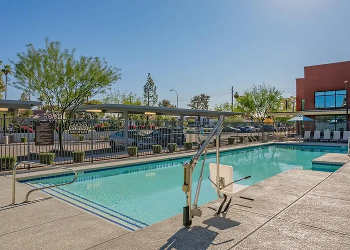 Apartment Trendy 2bd Gym Pool Parking Wd Sleeps 8 *