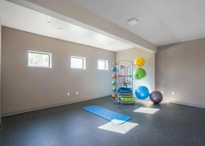 Apartment Trendy 2bd Gym Pool Parking Wd Sleeps 8