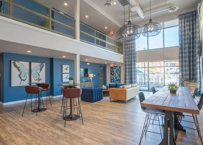 Trendy 2bd Gym Pool Parking Wd Sleeps 8 *