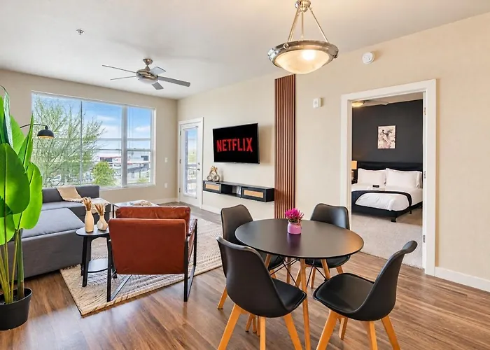 Apartment Trendy 2bd Gym Pool Parking Wd Sleeps 8