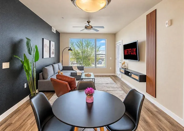 Trendy 2bd Gym Pool Parking Wd Sleeps 8