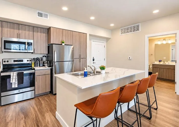 Trendy 2bd Gym Pool Parking Wd Sleeps 8 *