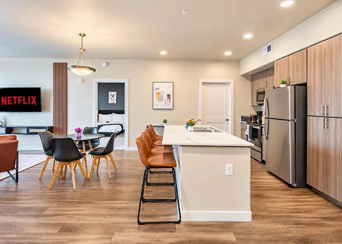 Trendy 2bd Gym Pool Parking Wd Sleeps 8