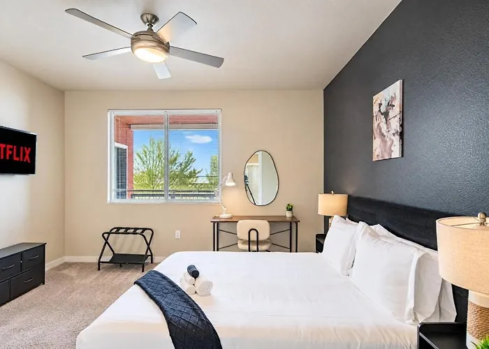 Trendy 2bd Gym Pool Parking Wd Sleeps 8