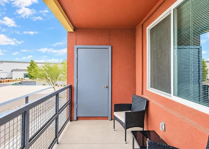 Apartment Trendy 2bd Gym Pool Parking Wd Sleeps 8