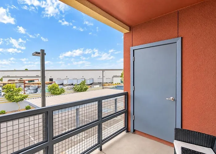 Trendy 2bd Gym Pool Parking Wd Sleeps 8 Apartment *